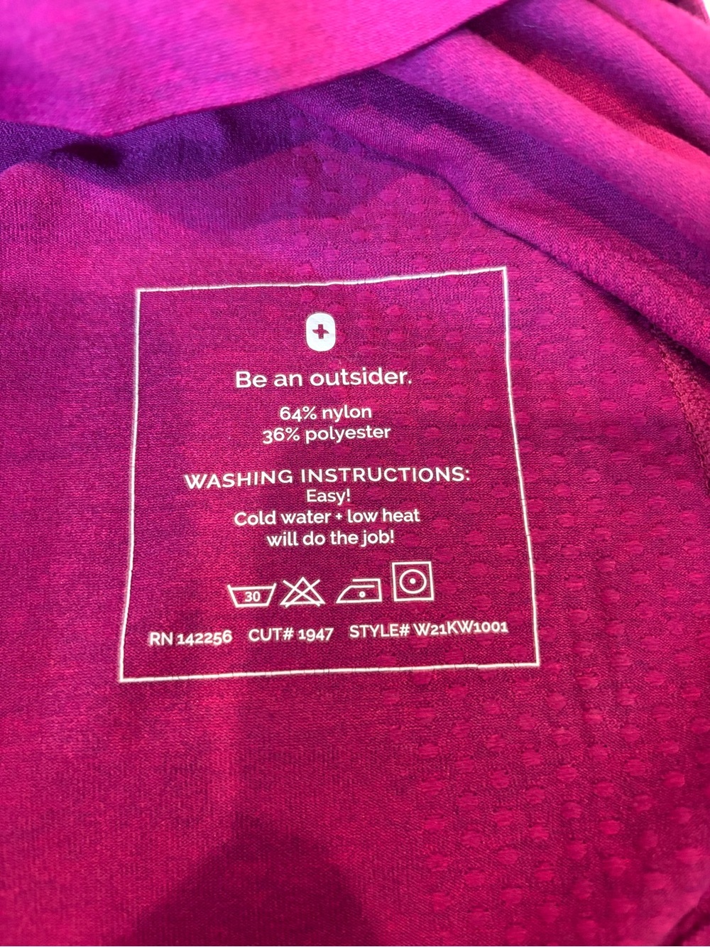 FIGS Limited Edition Salta Seamless Long Sleeve Underscrub Top in Berry Magenta - Picture 3 of 6